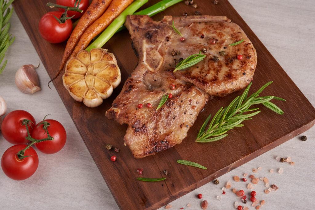 Z vepřového lze snadno připravit i vynikající steak, stačí přidat čerstvé bylinky.