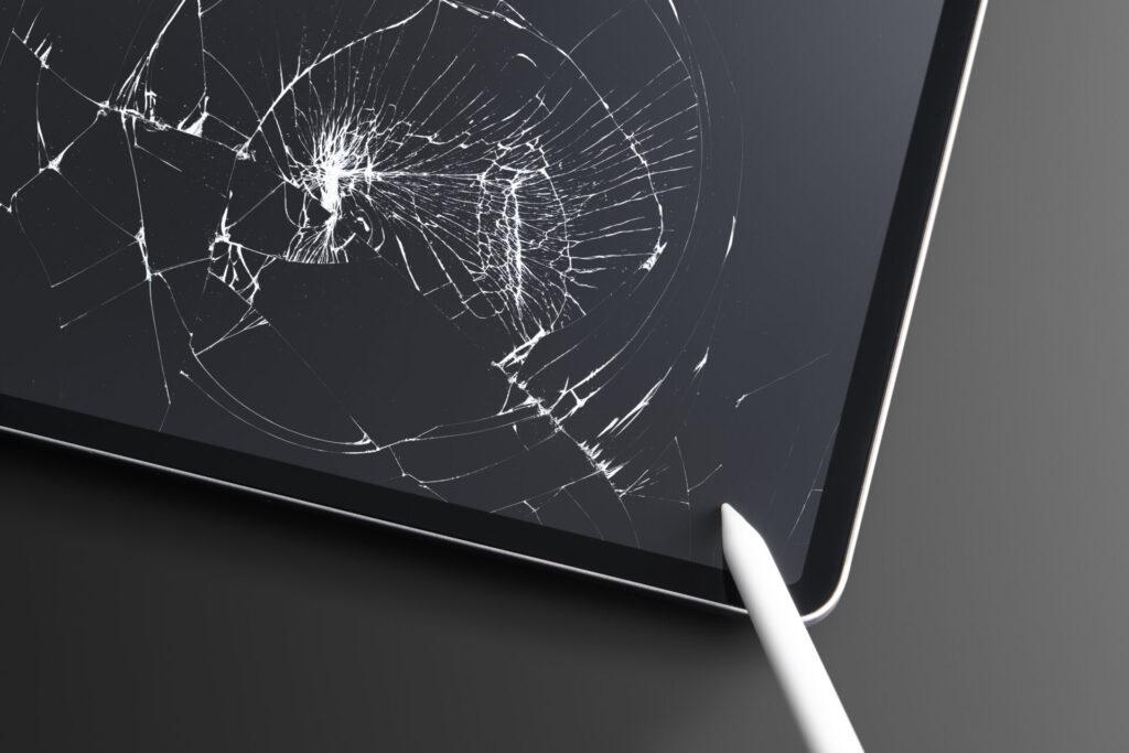 Pojištění odpovědnosti kryje rozbité věci cizí osoby, jako je třeba tablet.