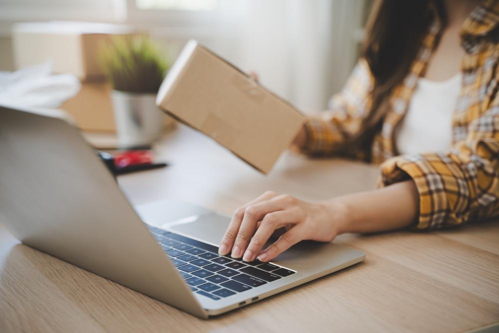 Vrácení zboží na Shein zdarma je vhodnou možností, jak nepřijít o peníze, pokud zboží nesedí. Je třeba přesně dodržet pokyny e-shopu a nevzdávat se – postup není složitý.